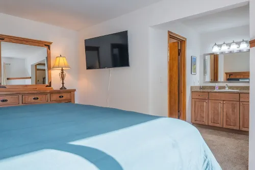 2BR Pine Ridge Condo; Ski-In, Walk to Downtown - 2-Star