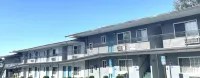 Sundial Lodge - Motels