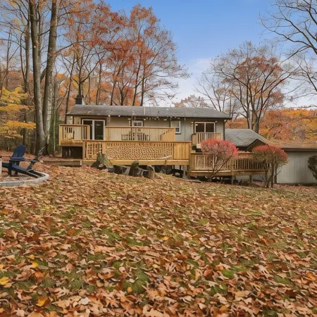 Heart of Pocono Mountains - Huge Yard - Game Rm <10 min to Kalahari & Casino