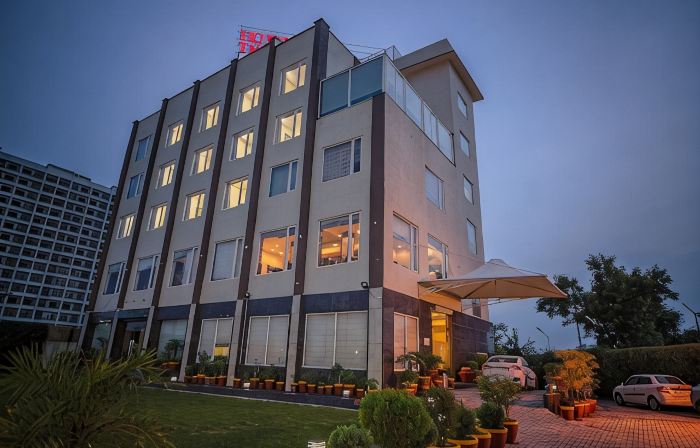 Hotel the Royal Bharti
