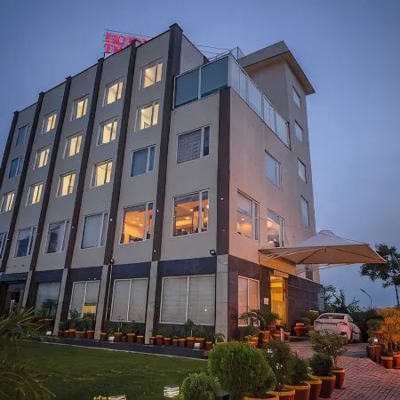 Hotel the Royal Bharti
