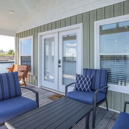 The View! Hidden Gem! Pristine! Quiet Retreat! Charming! Go fish! Dock a boat!