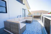 Escape to your very own personal oasis at The Oasis at R. - مسبح خاص