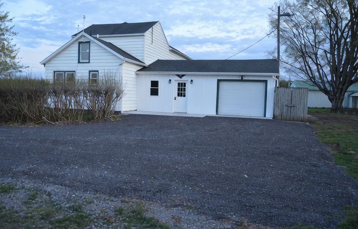 Apple View- Quiet, handicap accessible country home with a hot tub!