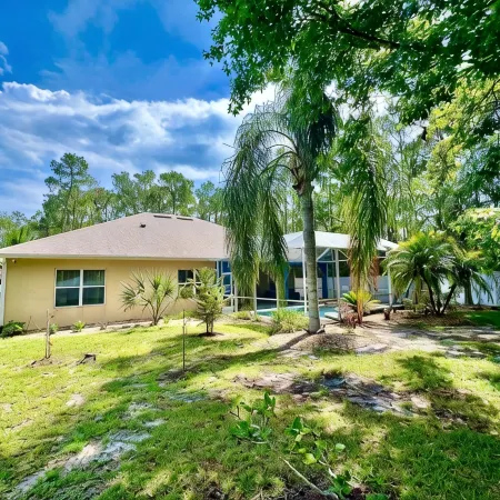 Hidden Treasure-cozy and stylish 3BR with salt water heated pool