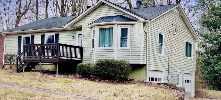 Modern Farmhouse with Garage Access Hotels in Randolph County