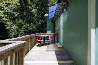 Cozy 3-Bedroom Cottage, Near the Lake - Homestays