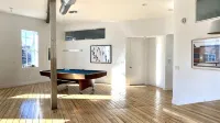 Artist's Loft steps from UPAC! - Wifi