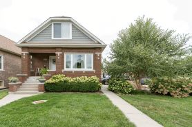 Beautiful Berwyn Bungalow Close to Downtown Chicago