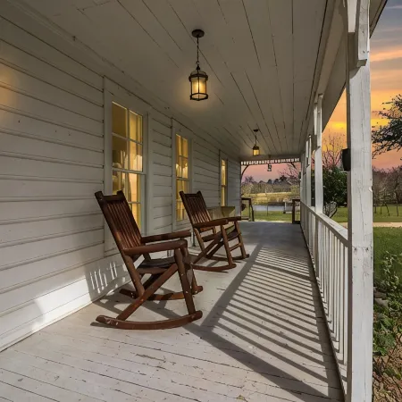 Country Farmhouse close to Texas A&M, wedding venues, & wineries!