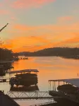 Peaceful 2 Bedroom Condo with No Cleaning Fees on the Lake of the Ozarks - 3 stjerner