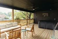 “Ivory Inn” Modern Stay w/ Hot Tub - Greyline - Boutique