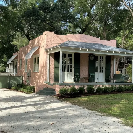 Charming Coastal Cottage in Fairhope, steps away from Mobile Bay