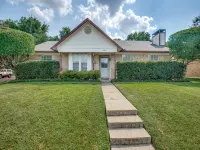 10 Min to Everything! Charming 3Br in Prime Frisco - 2-Star