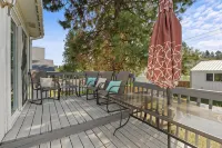 6BR/3BA House - 2nd Living and Entry - 18 Guests - 3-Star