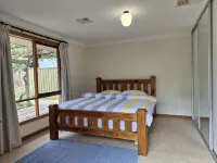 Quiet Family Home Near Adelaide CBD - Myrtle Bank - New