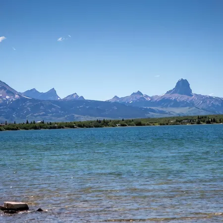 10 minutes to Glacier National Park! Central Eastside location for park access.