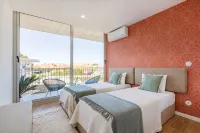 Espinho Sunny Vibes   Balcony with Pool - 3 stelle