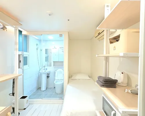 Yellow Cloud Box B Hotels near محطة مابو