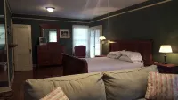 New River Gorge Bridge 8 Bedrooms, Hot Tub, and Private, Heated Pool 18' x 34' - 3-Star