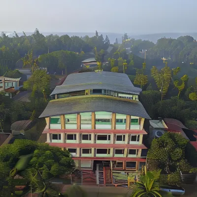 Hotel Wayanad Square Отели рядом с достопримечательностью «Остров Курува-Двип»