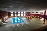 Carriage House Country Club - Pools