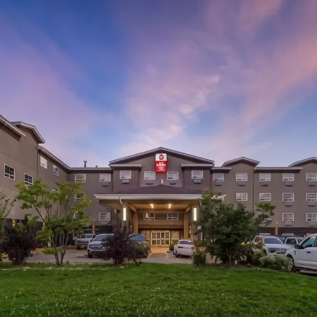 Best Western Plus Fort Saskatchewan Inn  Suites