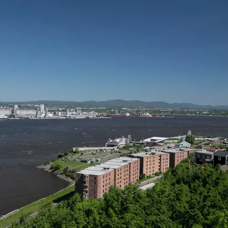 Spectacular, Lunch with the Chateau Frontenac! Air-conditioned Free parking!
