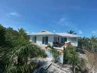 Fair Winds: Tropical Beach House, Stunning Ocean View, Pool, Steps to the Beach! - Homestays