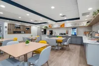 Comfort Inn & Suites Hampton Near Coliseum - 3-Star