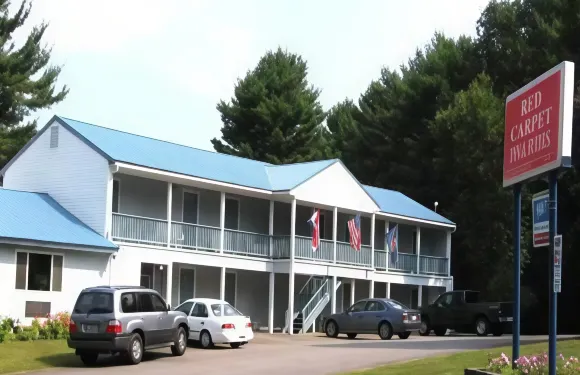 普利茅斯紅地毯套房酒店