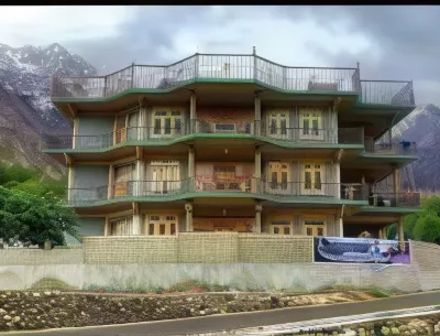 Mountain Escape Hotels in Karimabad