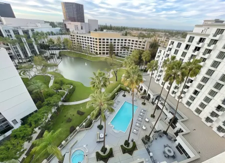 Costa Mesa Marriott Отели рядом с достопримечательностью «Ногачи Гарден»