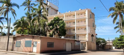 Hotel las cúpulas Hotels in Ла Пеньита де Хальтемба
