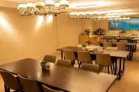 N HOTEL Các khách sạn gần Huaining Street