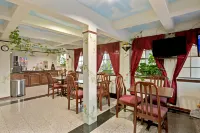 Super 8 by Wyndham la Marque TX/Texas City Area Hotels in Hitchcock