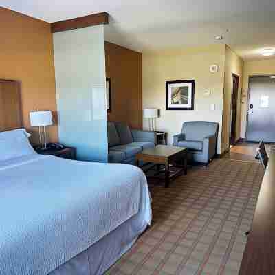 Four Points by Sheraton Edmonton Gateway Rooms