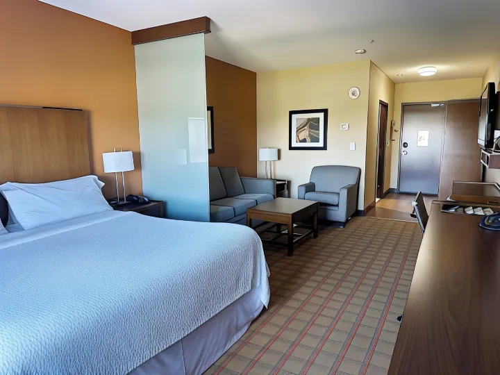 Four Points by Sheraton Edmonton Gateway