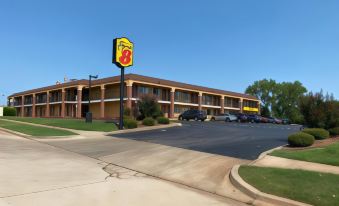 Super 8 by Wyndham Midwest City OK