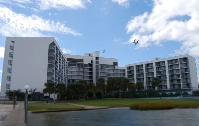Gulf Shores Surf & Racquet Club Hotels near The Pines Park Public Boat Launch