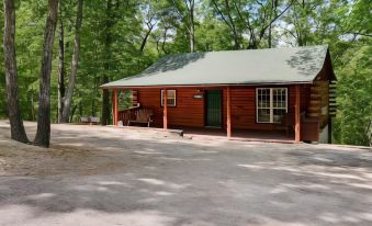 Lake Forest Luxury Log Cabins - Housity