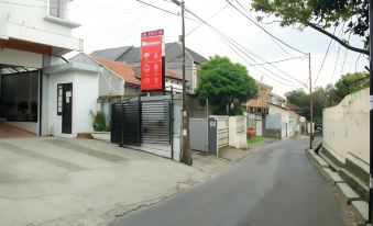 RedDoorz near Telkom Corporate University