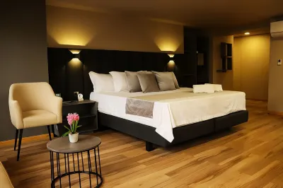 Giluxe Hotel Hotels near Colegio Calasanz Pereira