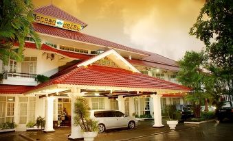 Urbanview Hotel Crown Tasikmalaya by RedDoorz