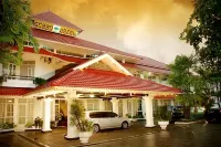 Urbanview Hotel Crown Tasikmalaya by RedDoorz Các khách sạn ở Cipedes