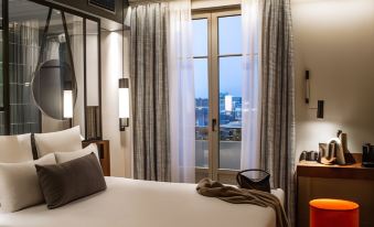 5. Hotel Fl..
