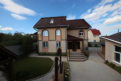 Ирис Отели рядом с достопримечательностью «Братский Авто»