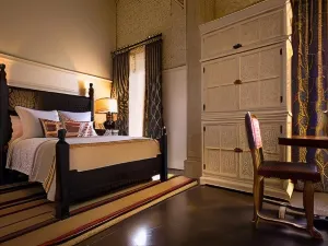 Hotel Emma at Pearl on the Riverwalk
