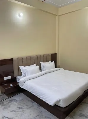 Saraswati Luxurius Home Stay Hotels near Sita rasoi Ayodhya
