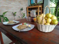 Bua Guest House فنادق في Deli Serdang Regency